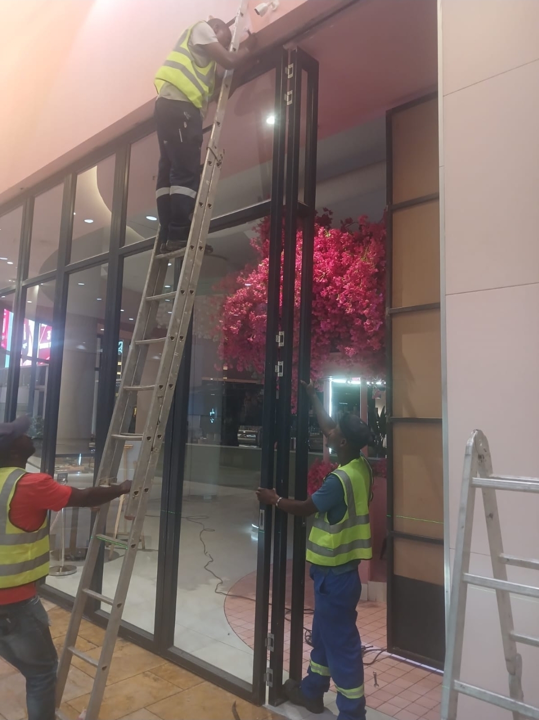 Retail Pivot Entrance